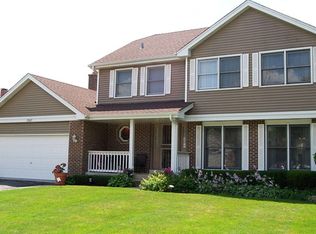 2207 E Hunter Dr, Arlington Heights, IL 60004