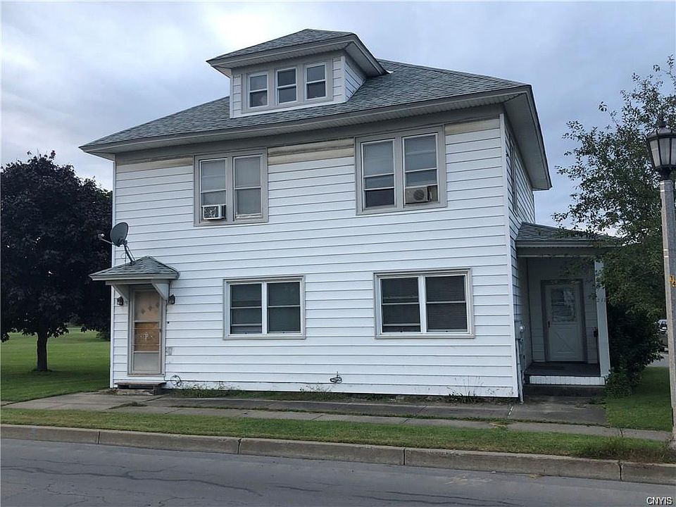 2nd image of 211 Railroad St