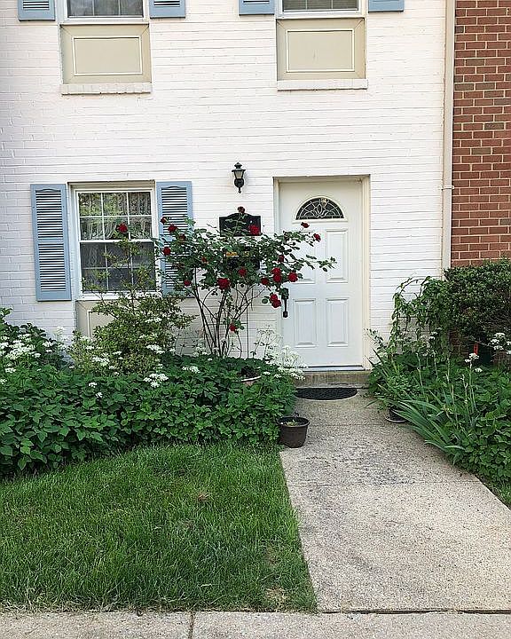 2nd image of 824 College Pkwy #9