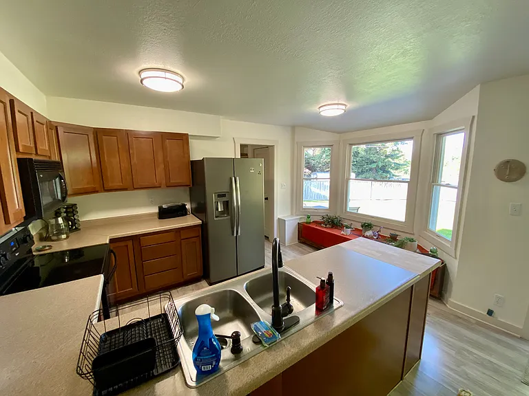 6800 US Highway 212 — Photo 3