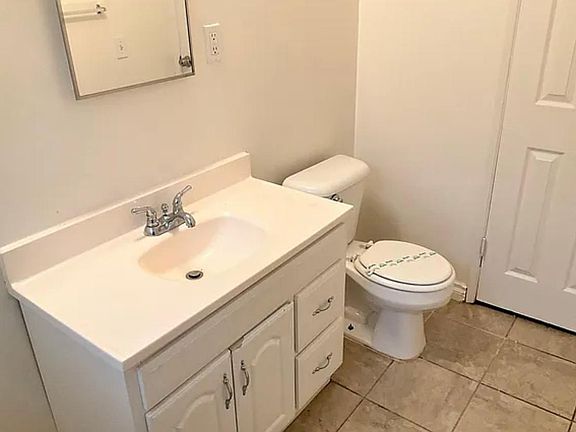 4th image of 22921 Runnymede St