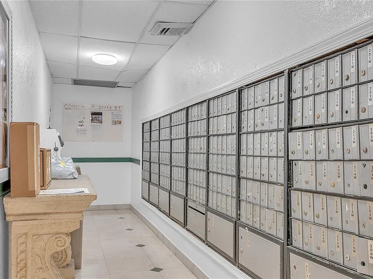 1301 Miami Gardens Dr #514W — Photo 17