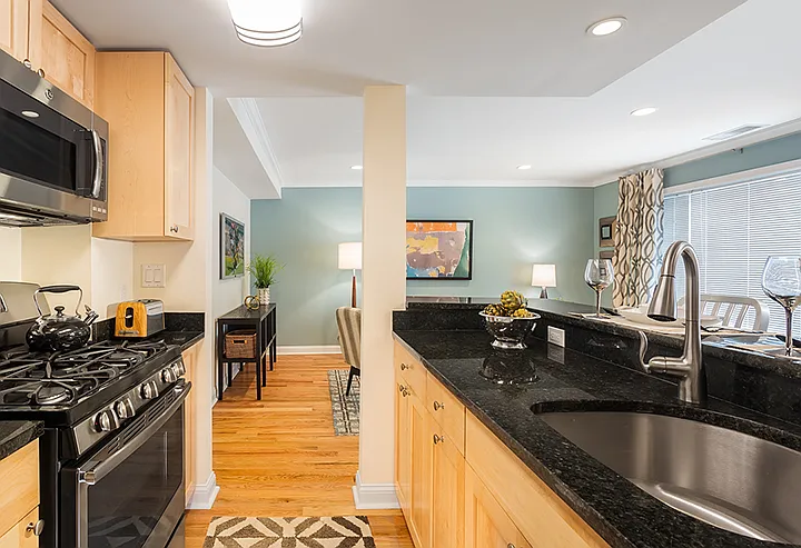 2 bed, 1.5 bath, 9999 sqft, $3,760 — Photo 2
