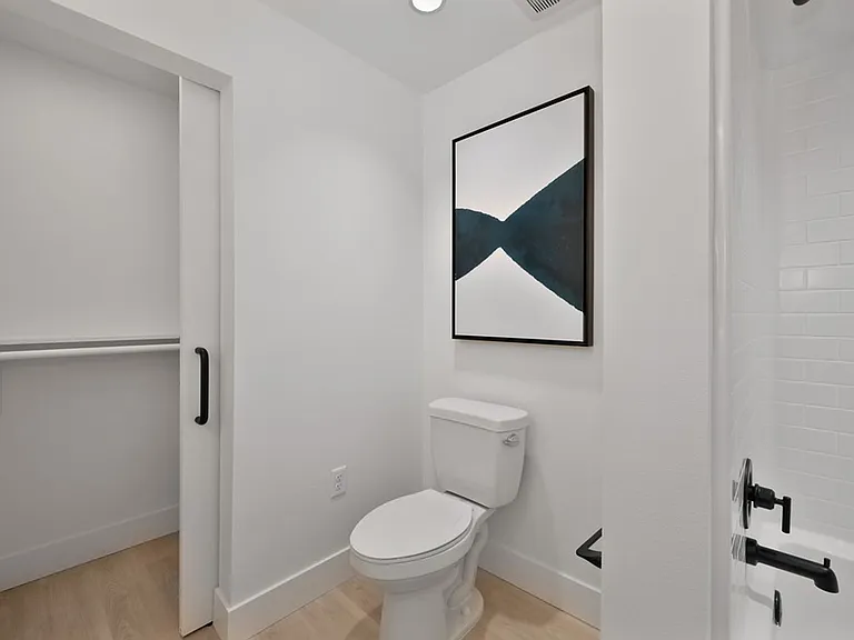 Begonia Place Luxury Apartments — Photo 49