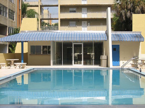 Club House-1 min walk