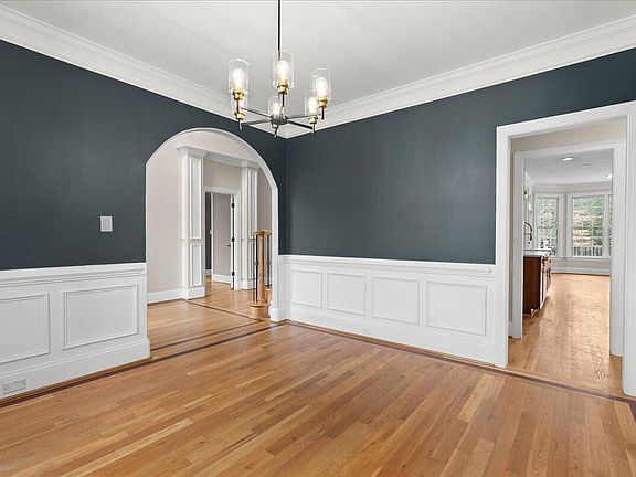 5th image of 1004 Canterbury Ct