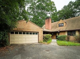 547 Summit Dr, Orange, CT 06477