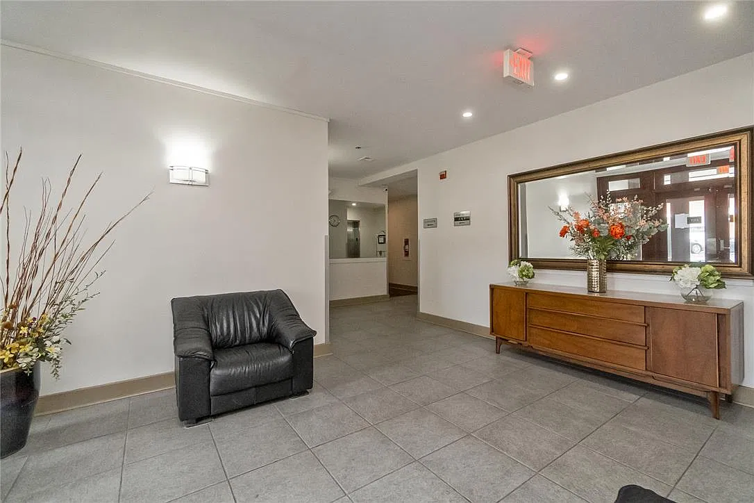 2 bed, 1.5 bath, 900 sqft, $1,795 — Photo 4