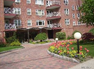 20 Chapel Pl #2L, Great Neck, NY 11021