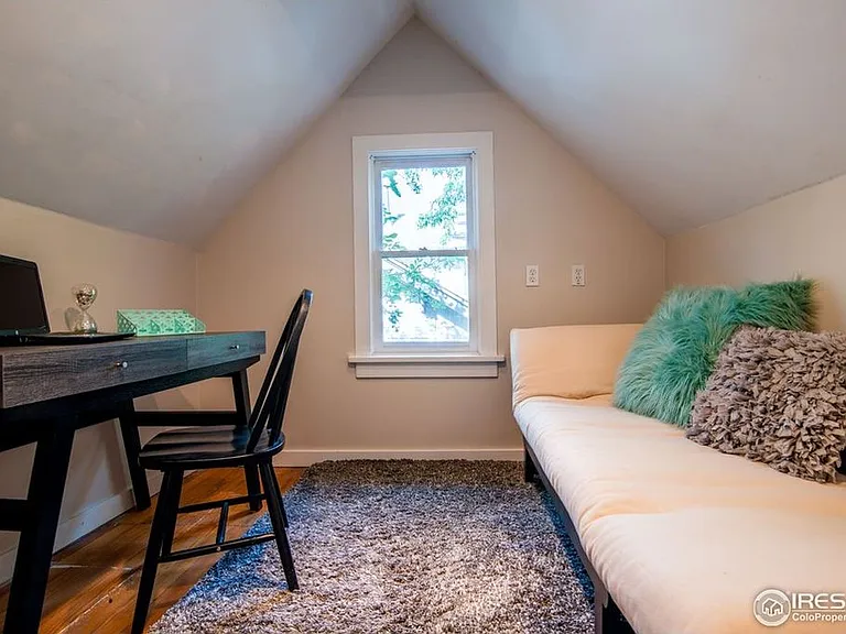 2323 Mapleton Ave — Photo 29