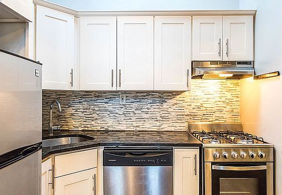 3rd image of 229 Jefferson Ave #4F