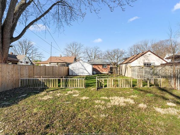 1962 Westminster Ave, Windsor, ON N8T 1X6