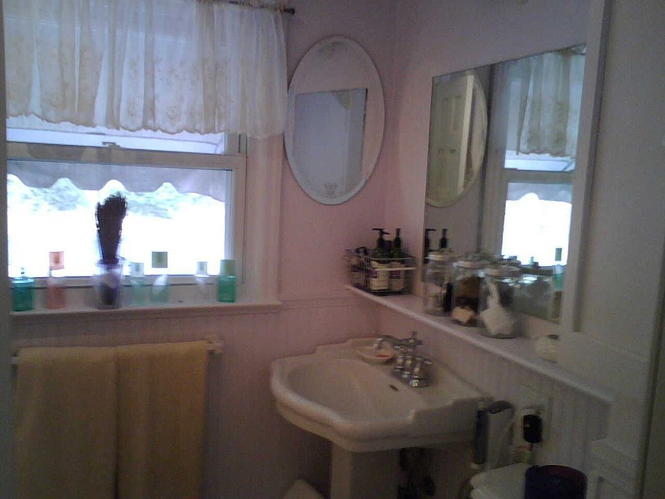 Upstairs Full Bath