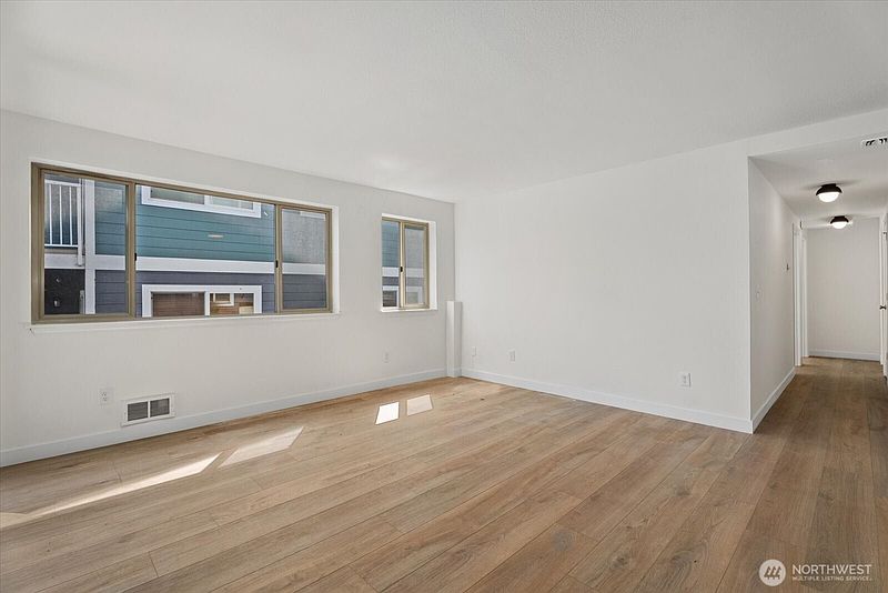 3rd image of 216 Broadway #3