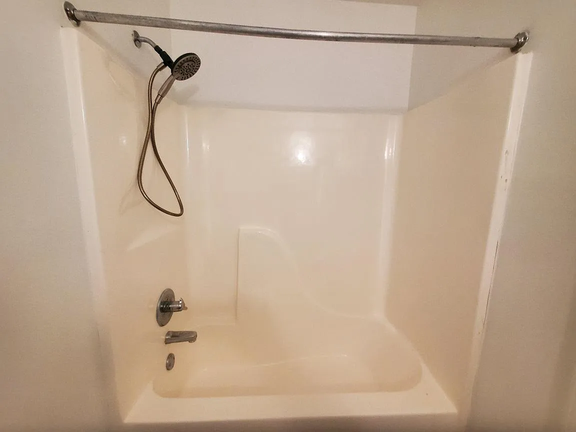 3 bed, 2.5 bath, 1600 sqft, $2,300 — Photo 4