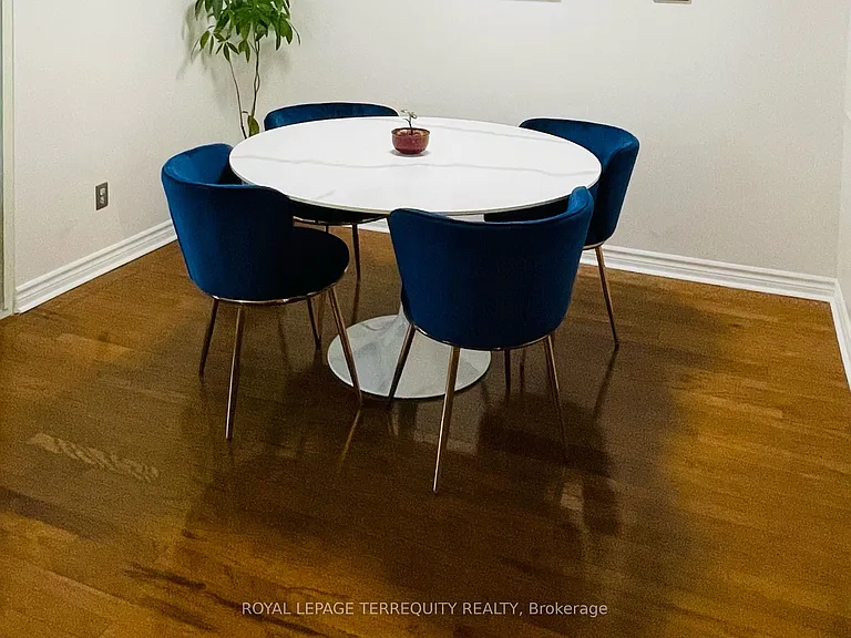 25 The Esplanade #1412 — Photo 4