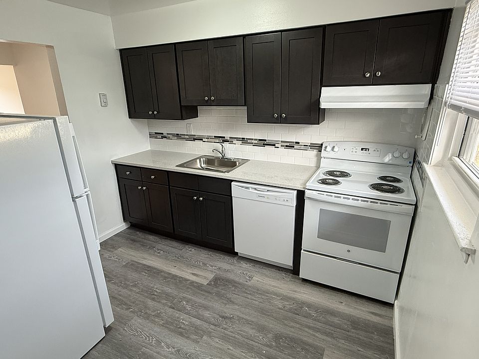 1st image of 33 Willow Dr #206A
