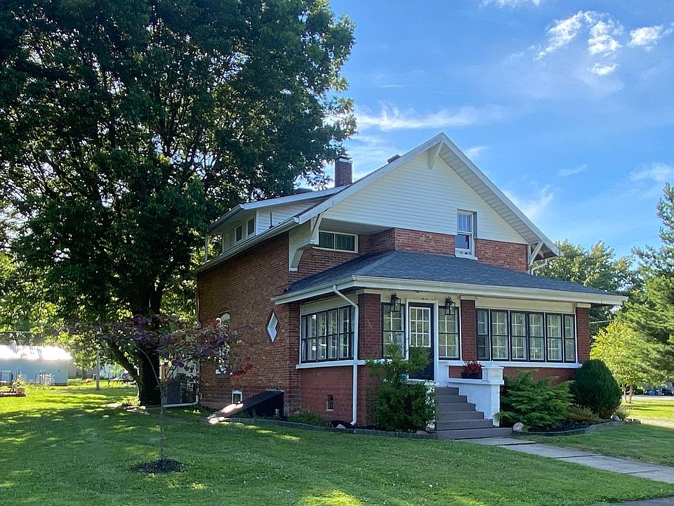 1st image of 902 Fair St