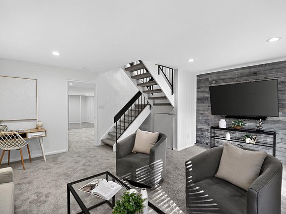 3rd image of 2434 Southgate Sq