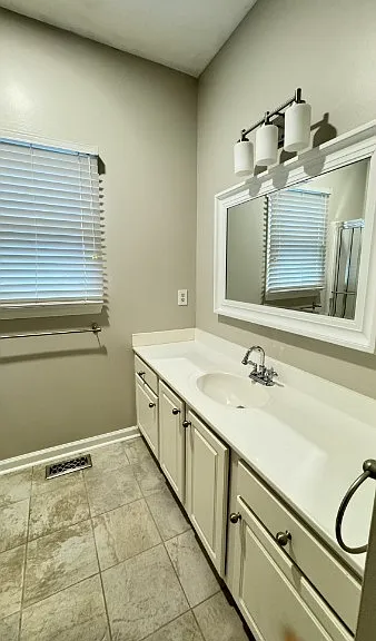220 Spring Lake Dr — Photo 10