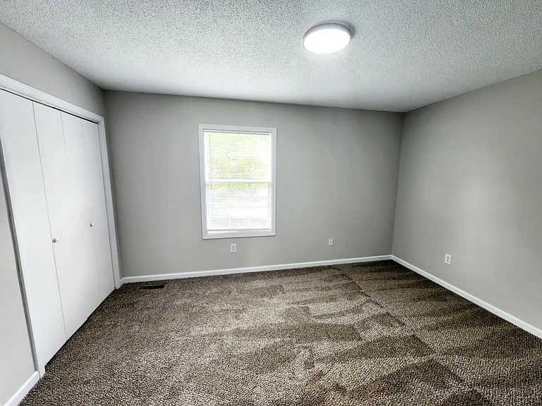 180 E Grande Ave — Photo 5