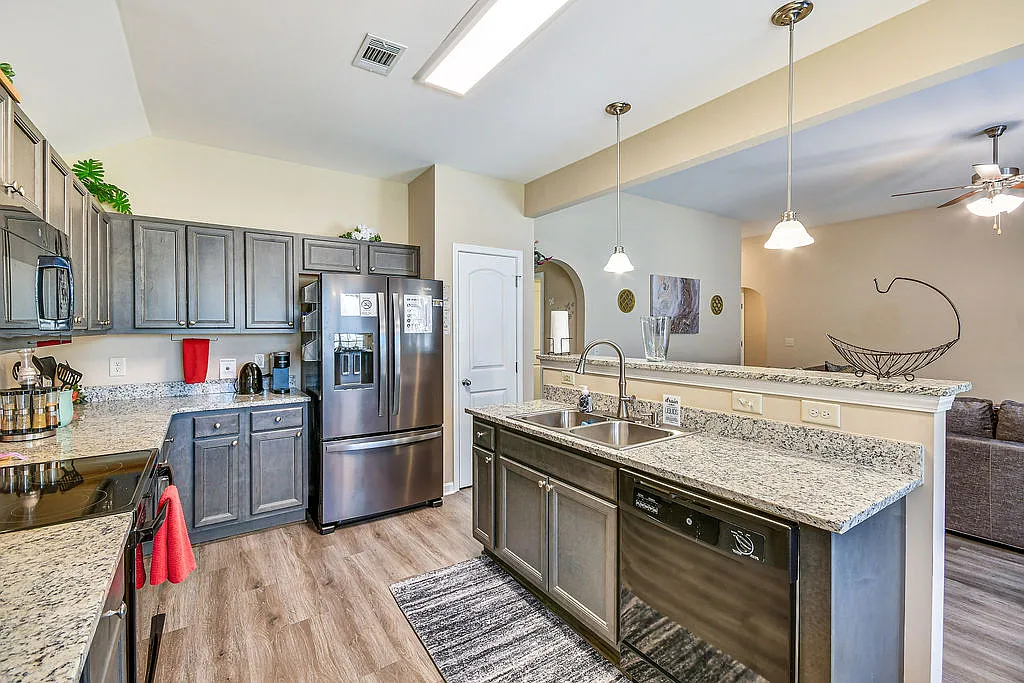 4 bed, $3,400 — Photo 3