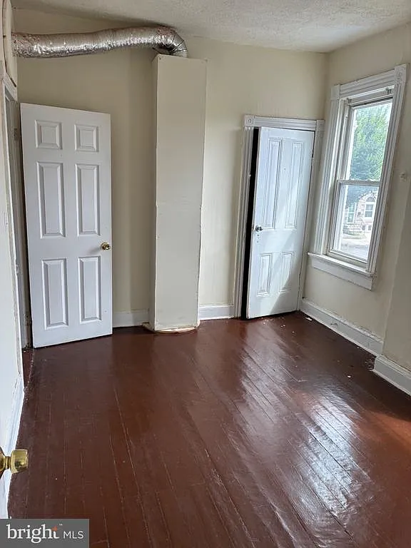 3 bed, 1.0 bath, $1,400 — Photo 3
