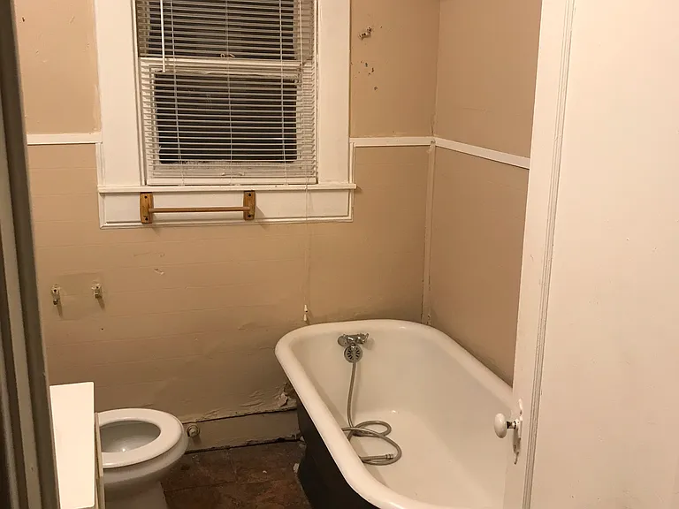 208 N Lumpkin St — Photo 5