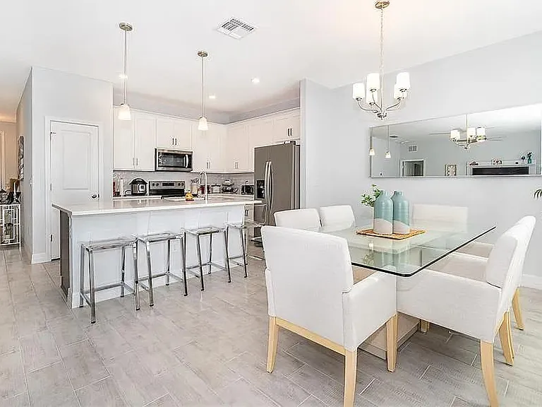 5818 Wallis Ln — Photo 5