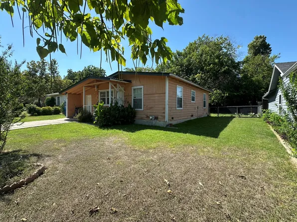 704 Otis St, Taylor, TX 76574