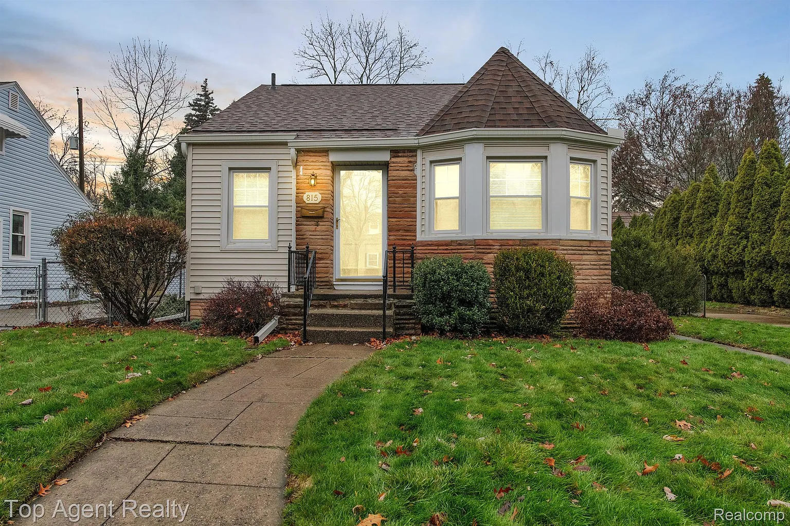 815 Allen St photo 1