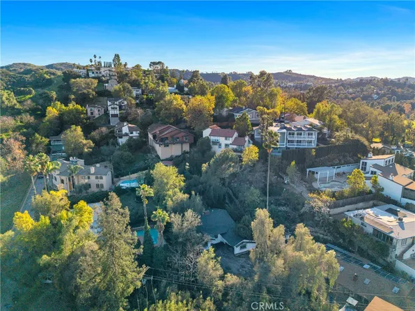 20922 Clarin St, Woodland Hills, CA 91364