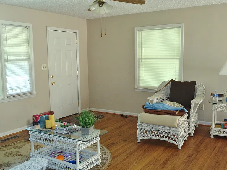 1833 Moncrief Rd — Photo 5