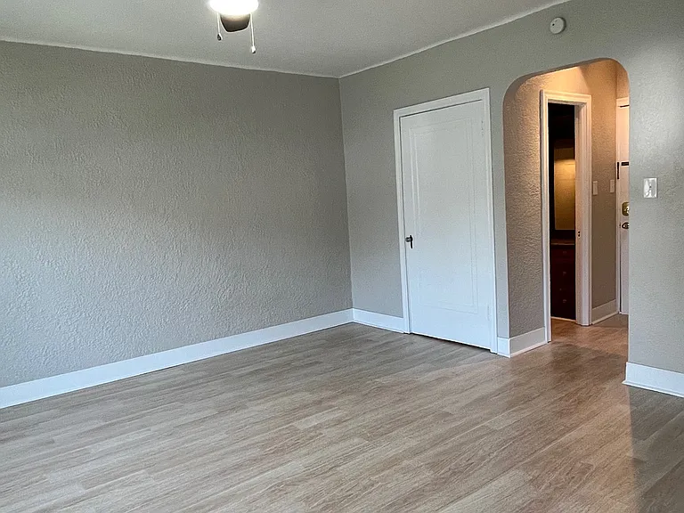 The Avalon — Photo 10