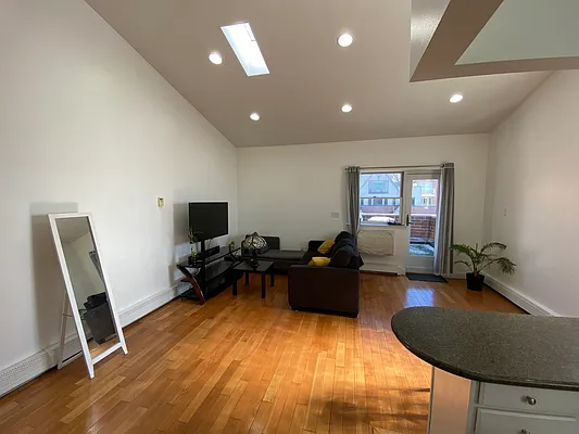 Sold by Royal House Realty, Inc. | media 22