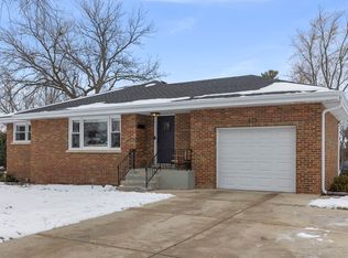 833 Parkside Dr, Wheaton, IL 60187