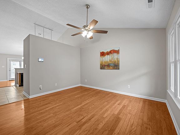 2nd image of 16 Crystal Oaks Ct