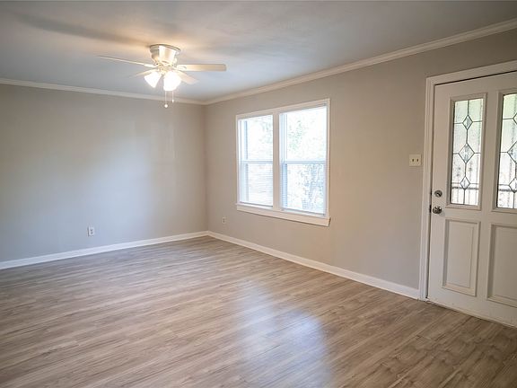 5th image of 2720 Hanger Ave
