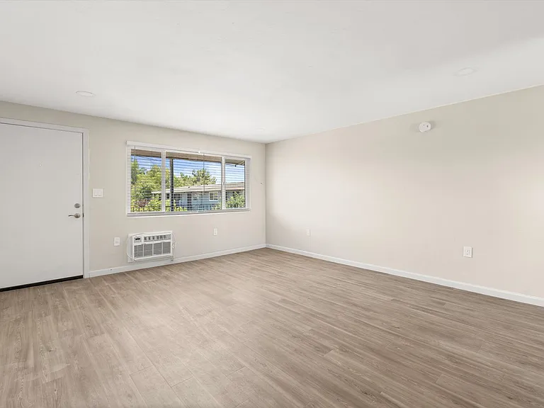 Tyler Arms Apartments - Riverside, CA — Photo 28