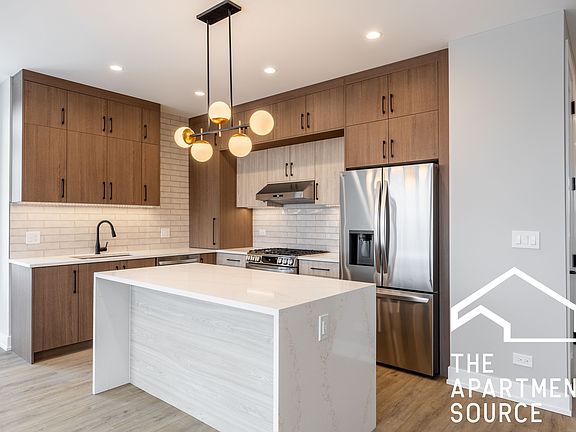 5th image of 2351 W Flournoy St #202