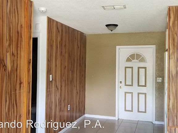4th image of 410 Gilman Cir