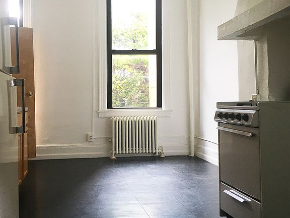2nd image of 604 Manhattan Ave APT 3R