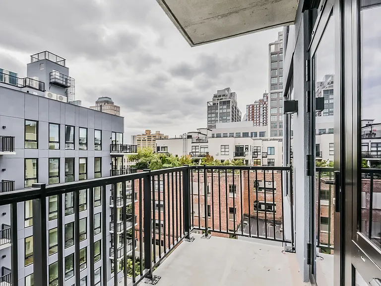 218 Front St #1600 — Photo 14