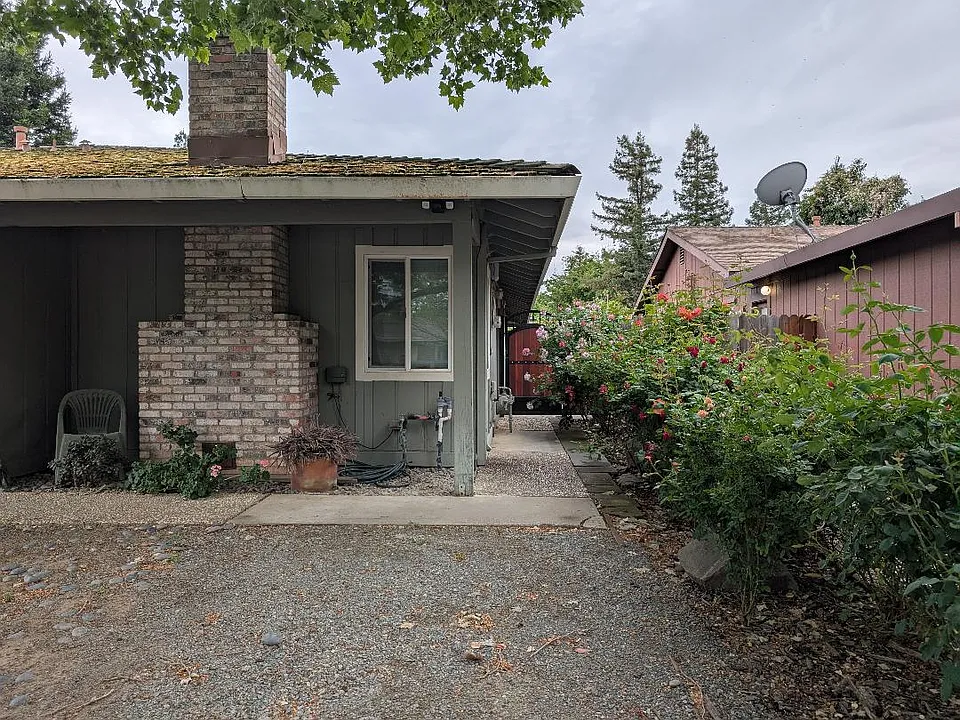 5228 Glide Dr