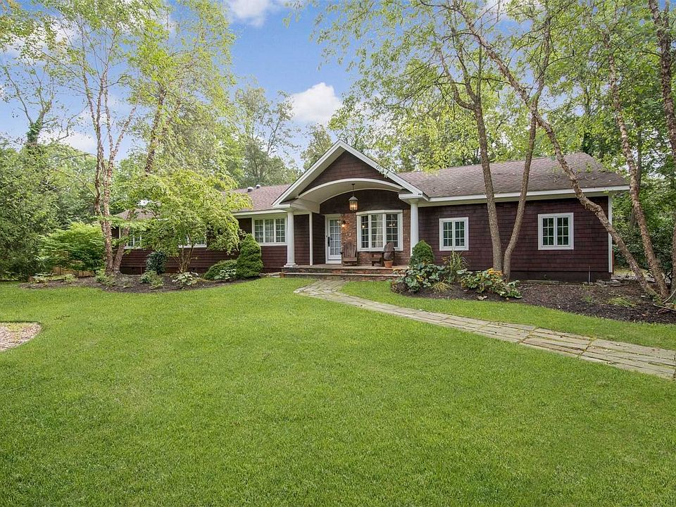 1st image of 12 Beaverbrook Dr