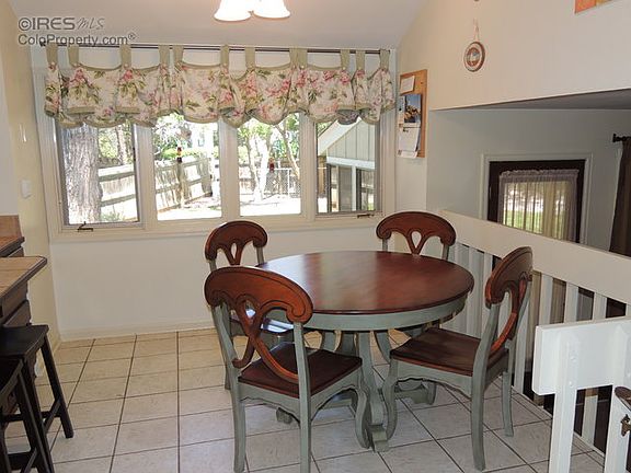 Eat-in kitchen