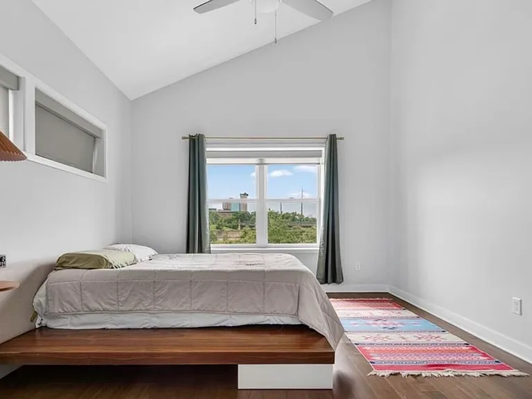 2246 Tracy Ave — Photo 14