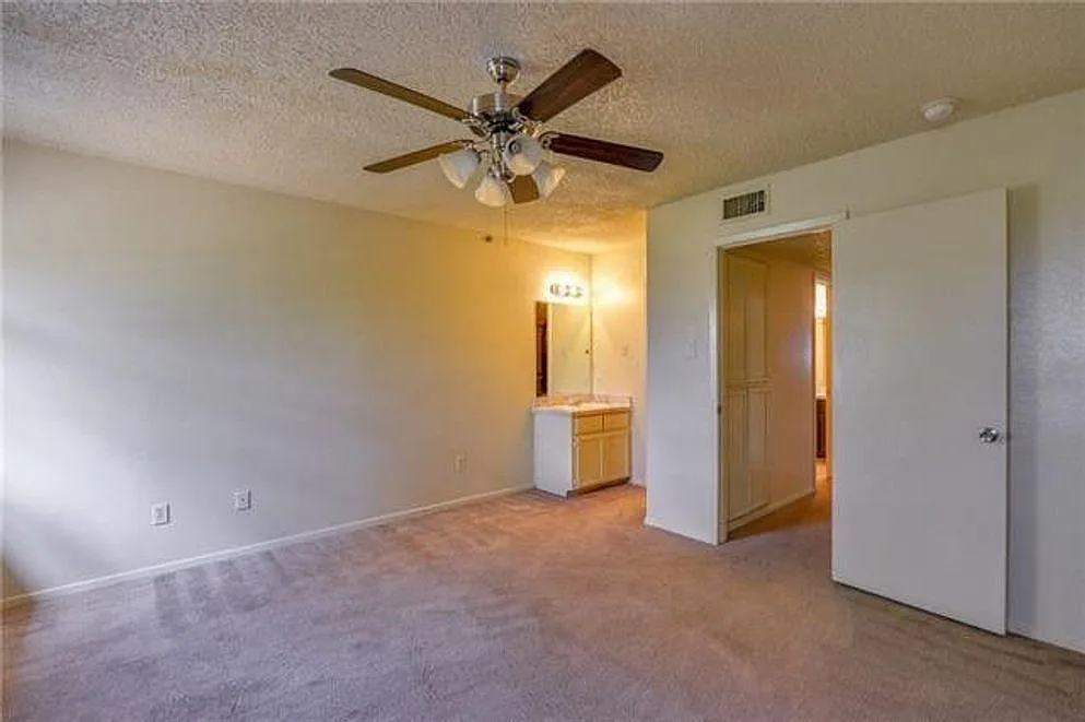 2 bed, 939 sqft, $1,150 — Photo 1