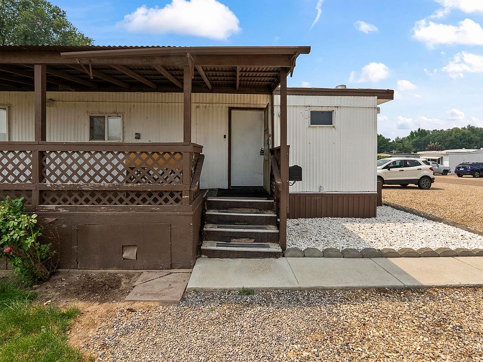 1st image of 1108 3rd Ave N Trailer 21
