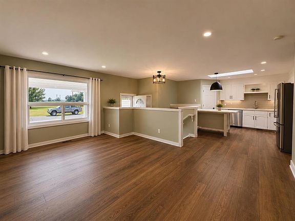 5th image of 717 W Centre St #2